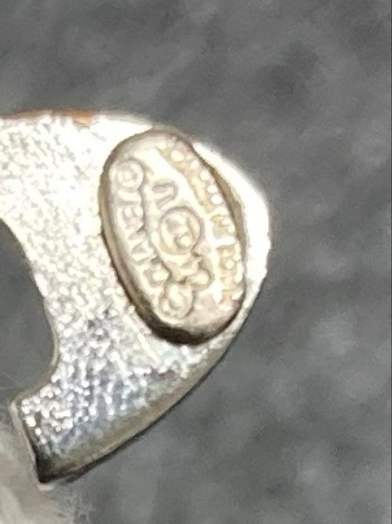 良品　CHANEL シャネル　プレートロゴ　キーホルダー　バックチャーム