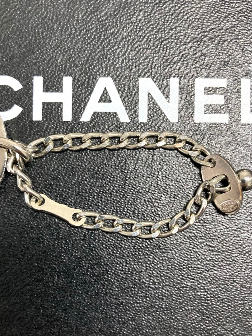 良品　CHANEL シャネル　プレートロゴ　キーホルダー　バックチャーム