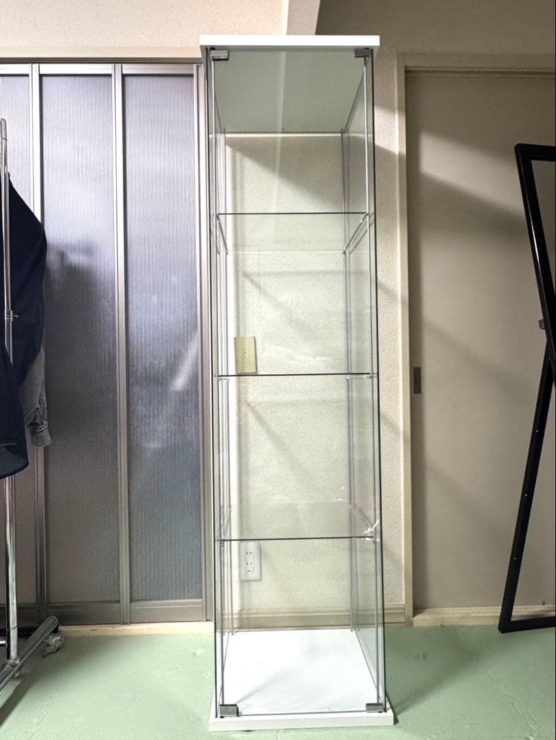 【直接引き取りのみ】ガラスキャビネット 4段　ガラスケース　イケア