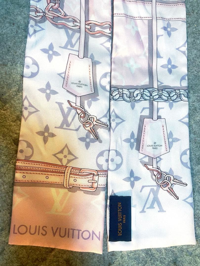 お値下げ❣️ルイヴィトン❣️スカーフ　コンフィデンシャル　バンドー　ピンク