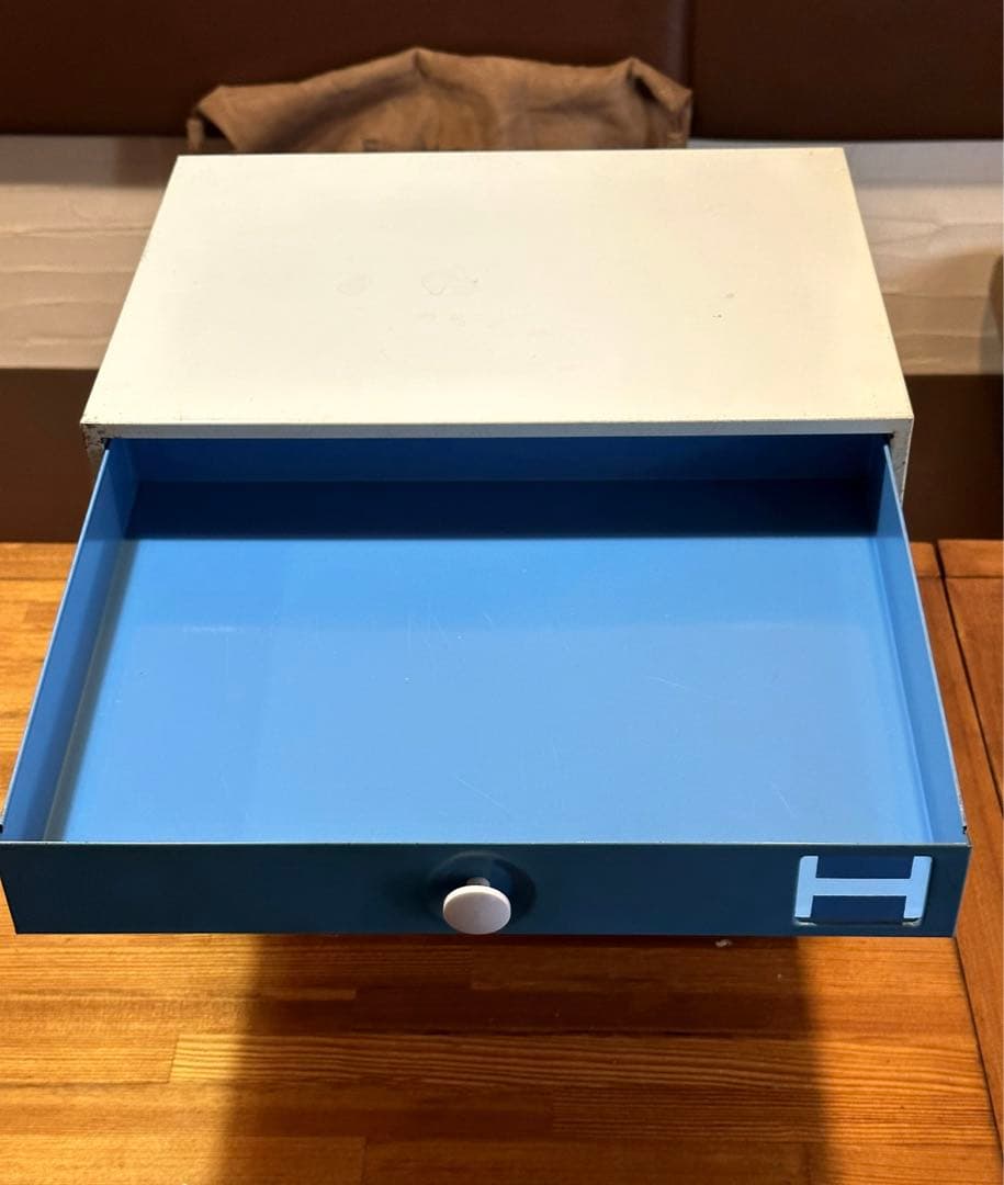 レトロポップ　スチールキャビネット　レターケース　引き出し　脚付き　書類棚