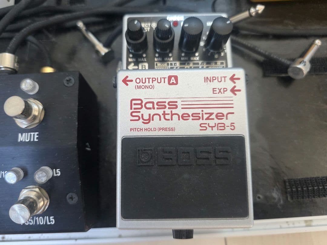 BOSS SYB-5 ベースシンセサイザー