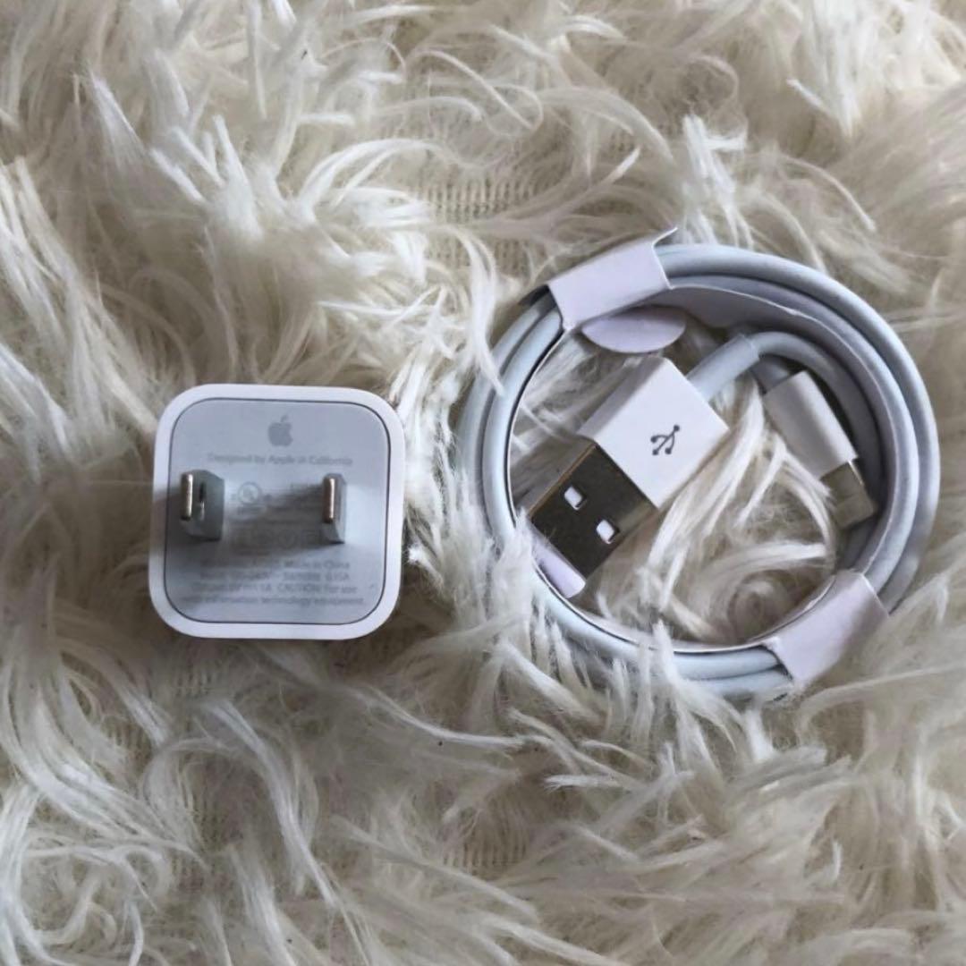 【完動品】iPad 第8世代 32GB 【すぐ発送】【付属品】