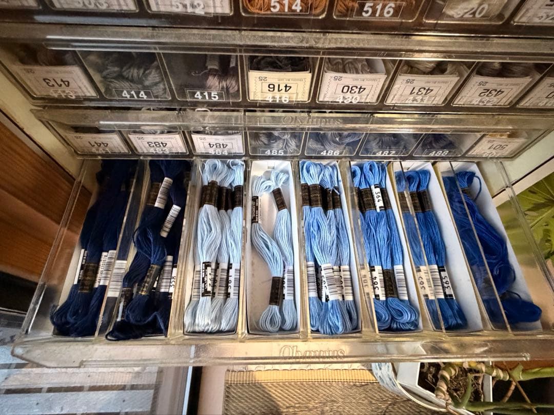 Olympus 糸収納棚　陳列棚　オリンパス