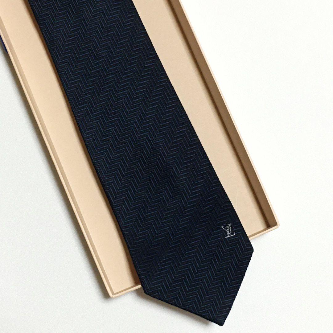 未使用級 ルイヴィトン Louis Vuitton ネクタイ ネイビー V字柄