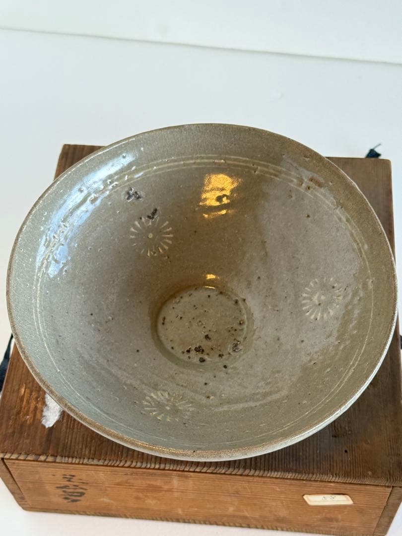 古代　高麗青磁　白泥象嵌　木箱付　直径18.8㎝