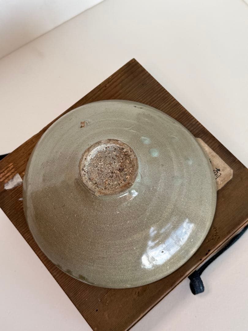 古代　高麗青磁　白泥象嵌　木箱付　直径18.8㎝