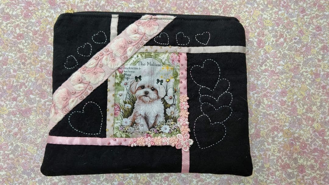 ハンドメイド ポーチ 黒地 マルチーズ柄