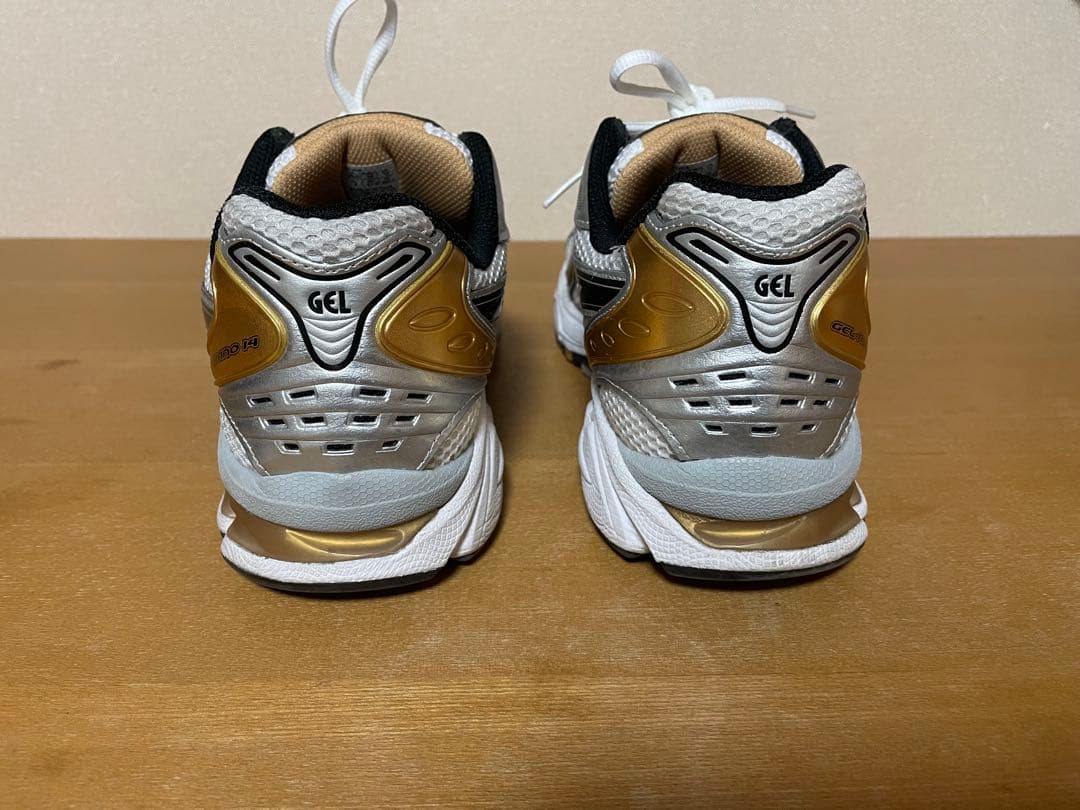 靴 ASICS gel-kayano14