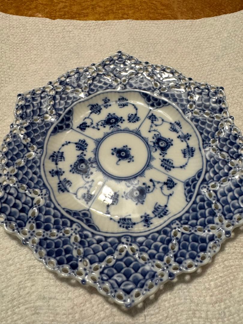 ロイヤルコペンハーゲンフルレースプレート