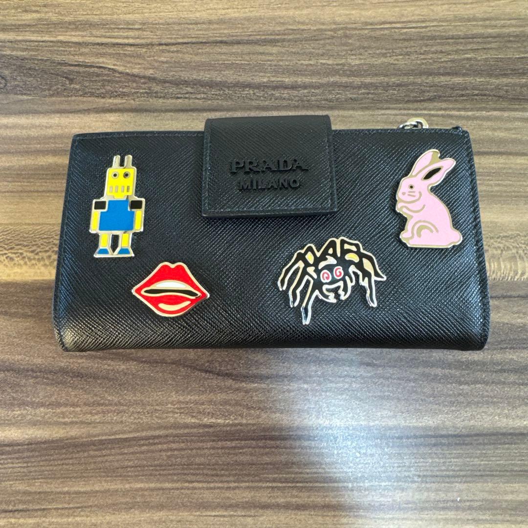 プラダ 財布 サフィアーノ ウサギ 蜘蛛 ロボット 本物