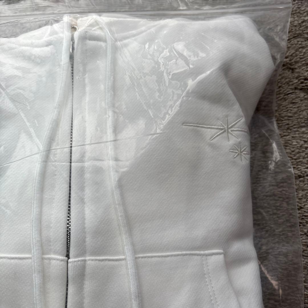 izna フーディー　Not Just Pretty ファンコン　パーカー