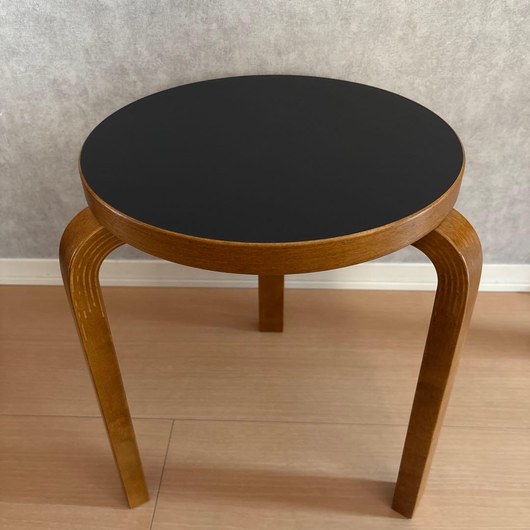 artek スツール　ハニーステイン　ブラック