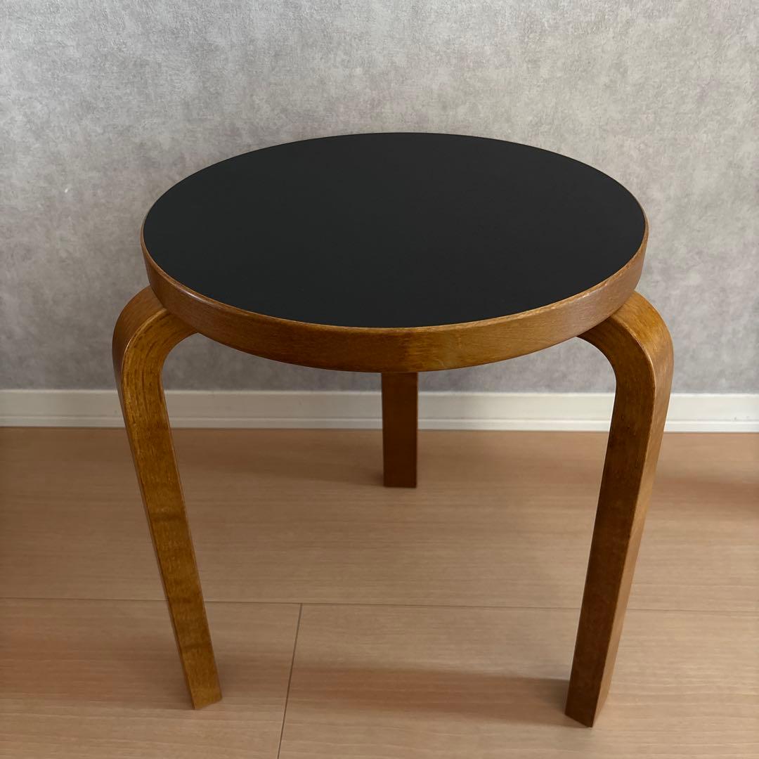 artek スツール　ハニーステイン　ブラック