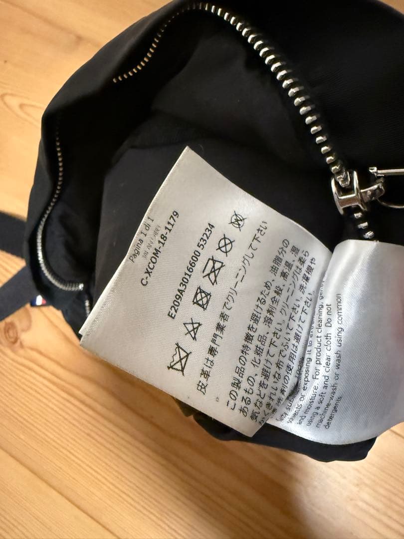 MONCLERモンクレール　ボディバッグ