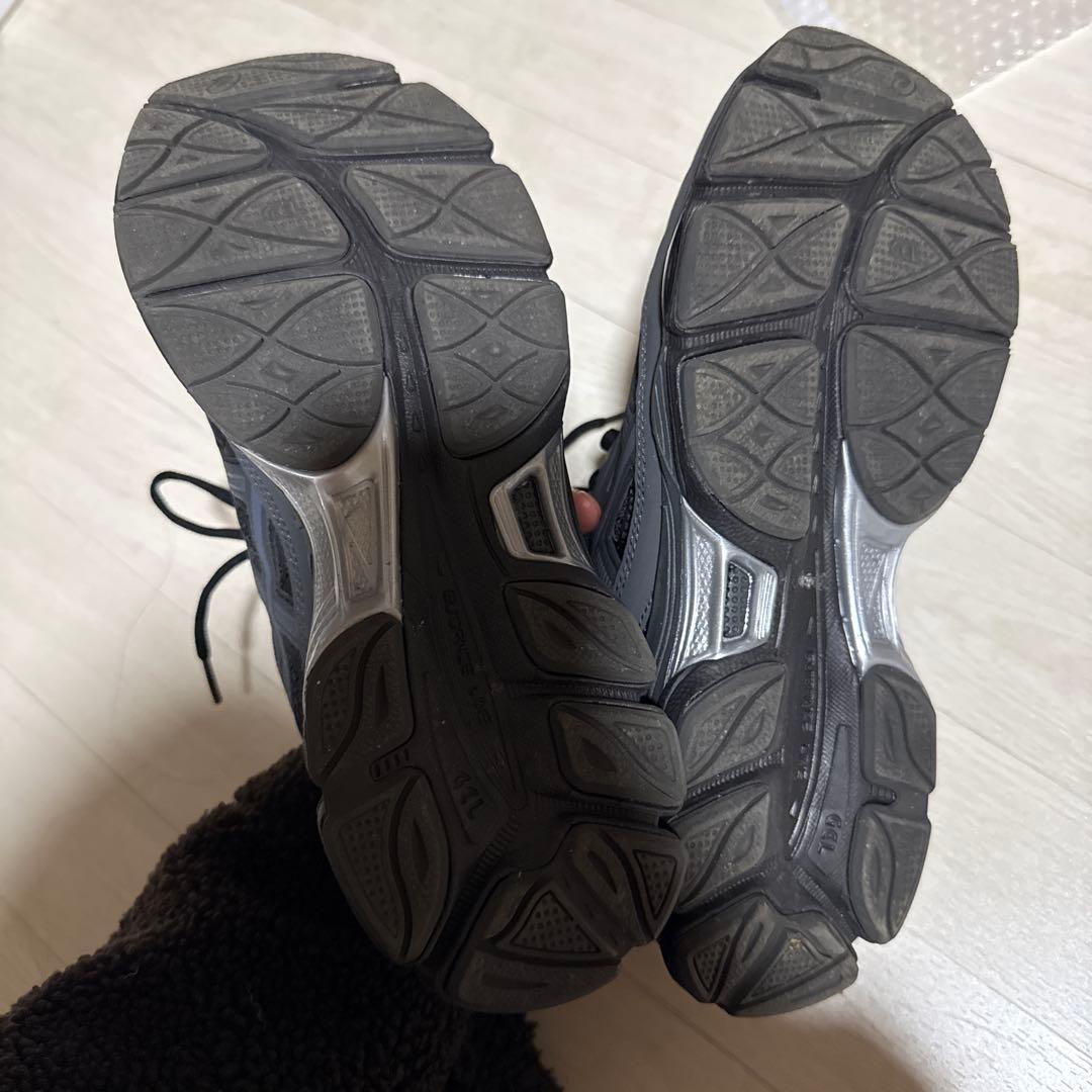 asics アシックス　スニーカ