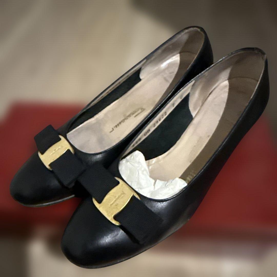 Salvatore Ferragamo Vara ブラック 7サイズ