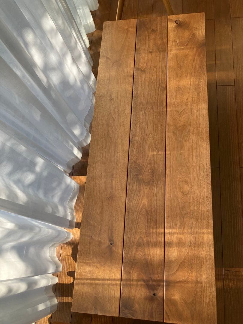 マスターウォールリビングテーブル