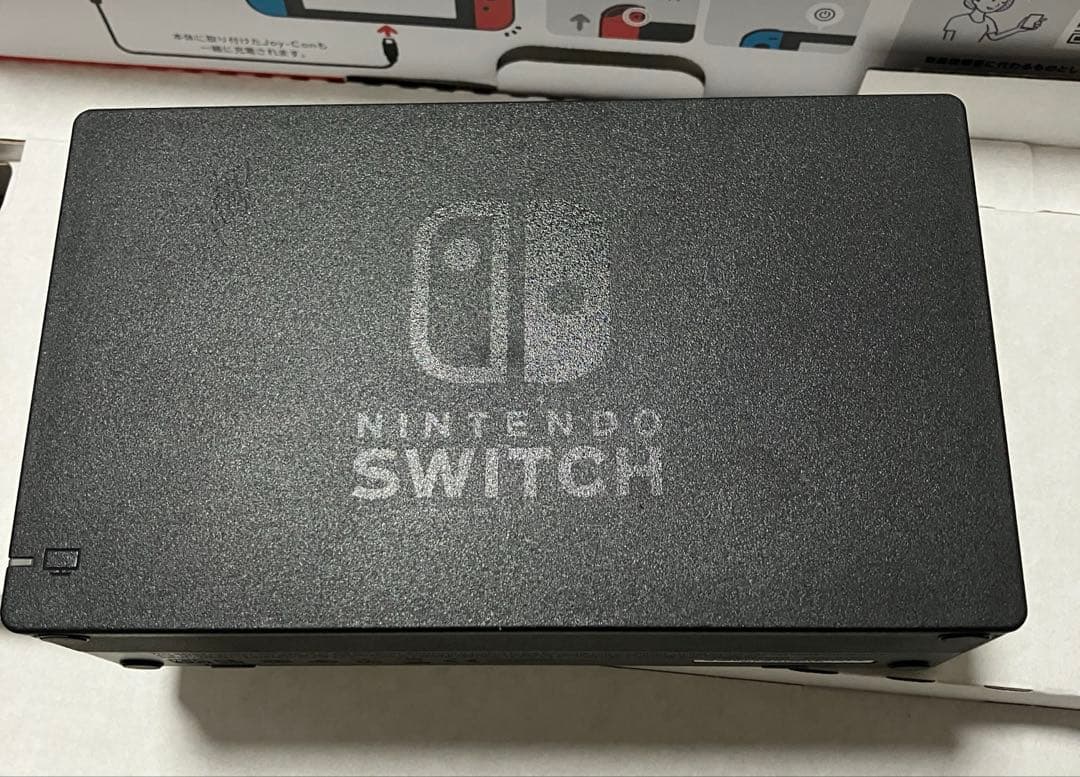【美品】Nintendo Switch 本体 ネオンブルー・ネオンレッド