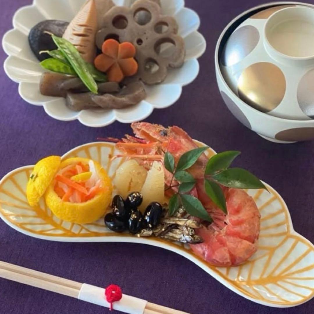 【新品】【大人気】有田焼幸楽窯　錦白金松葉形前菜皿3枚セット　縁起物