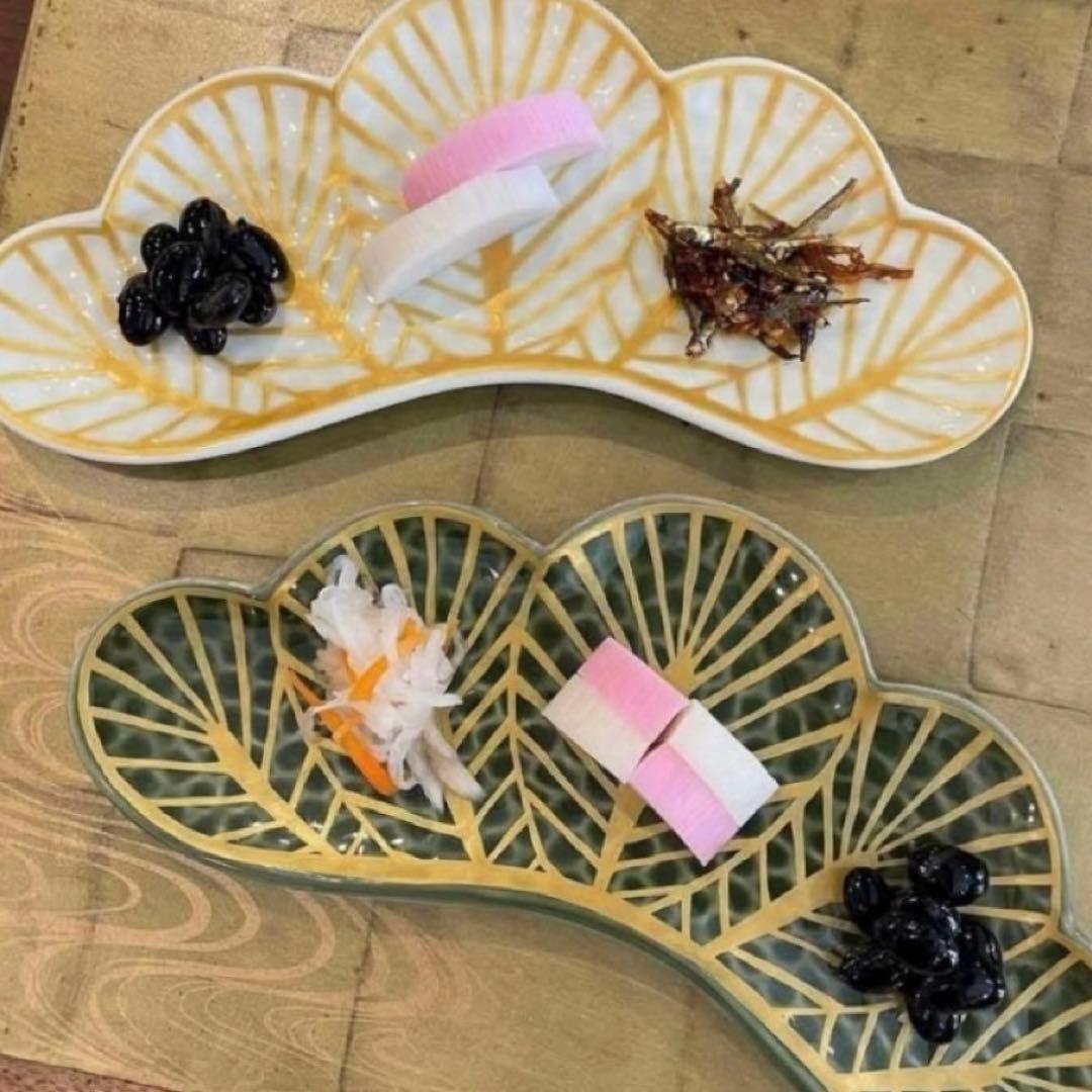 【新品】【大人気】有田焼幸楽窯　錦白金松葉形前菜皿3枚セット　縁起物