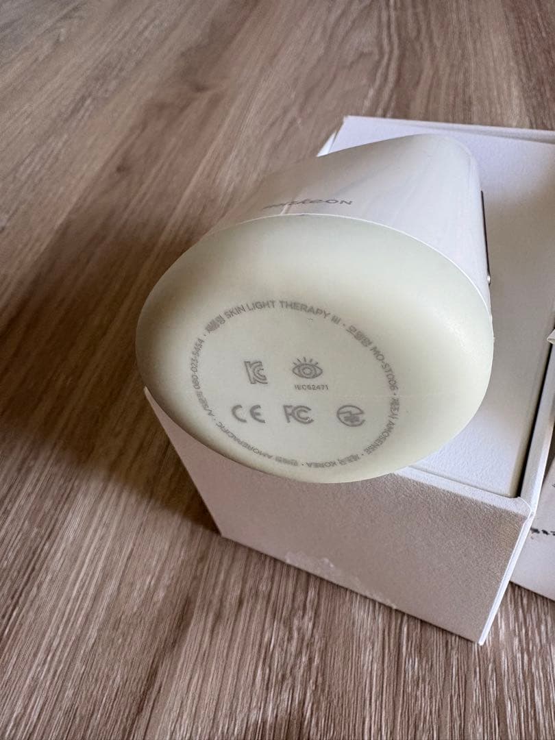 makeon スキンライトセラピー3 美顔器 美品！ホワイト USBケーブル付き