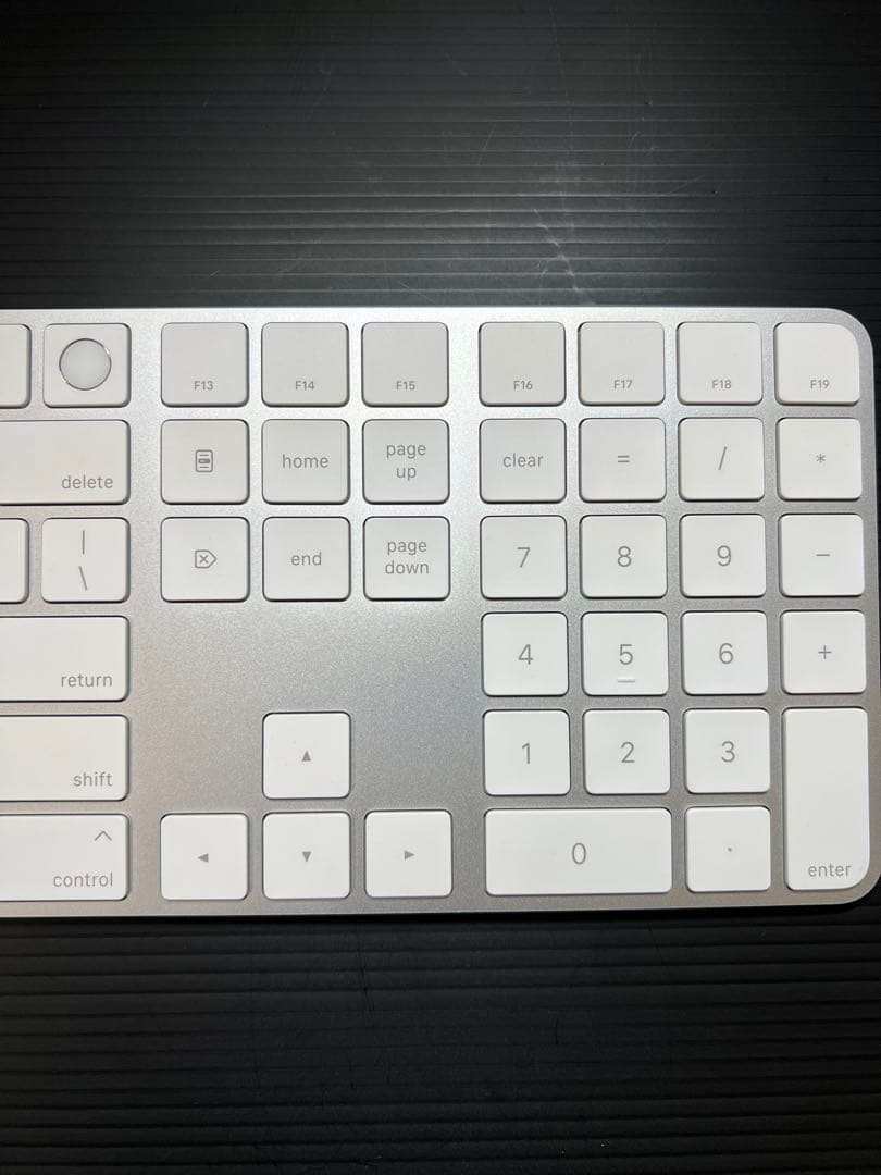 Apple  Magic Keyboard（2025年モデル・最新）