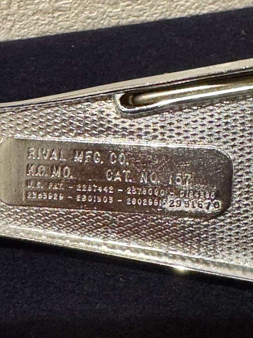 RIVAL のヴィンテージ缶とボトルオープナー