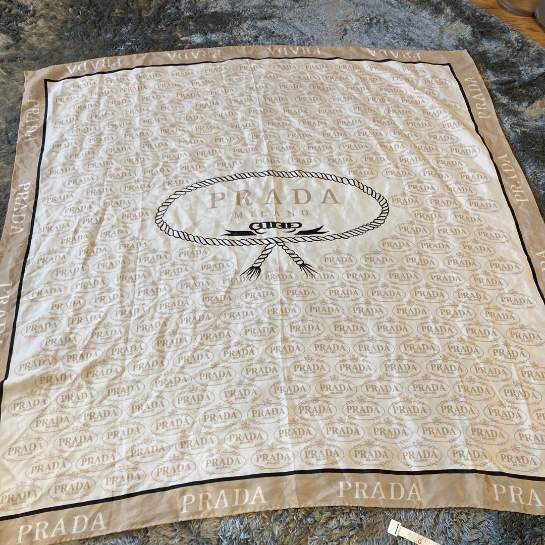 PRADA ロゴ入り 大判スカーフ