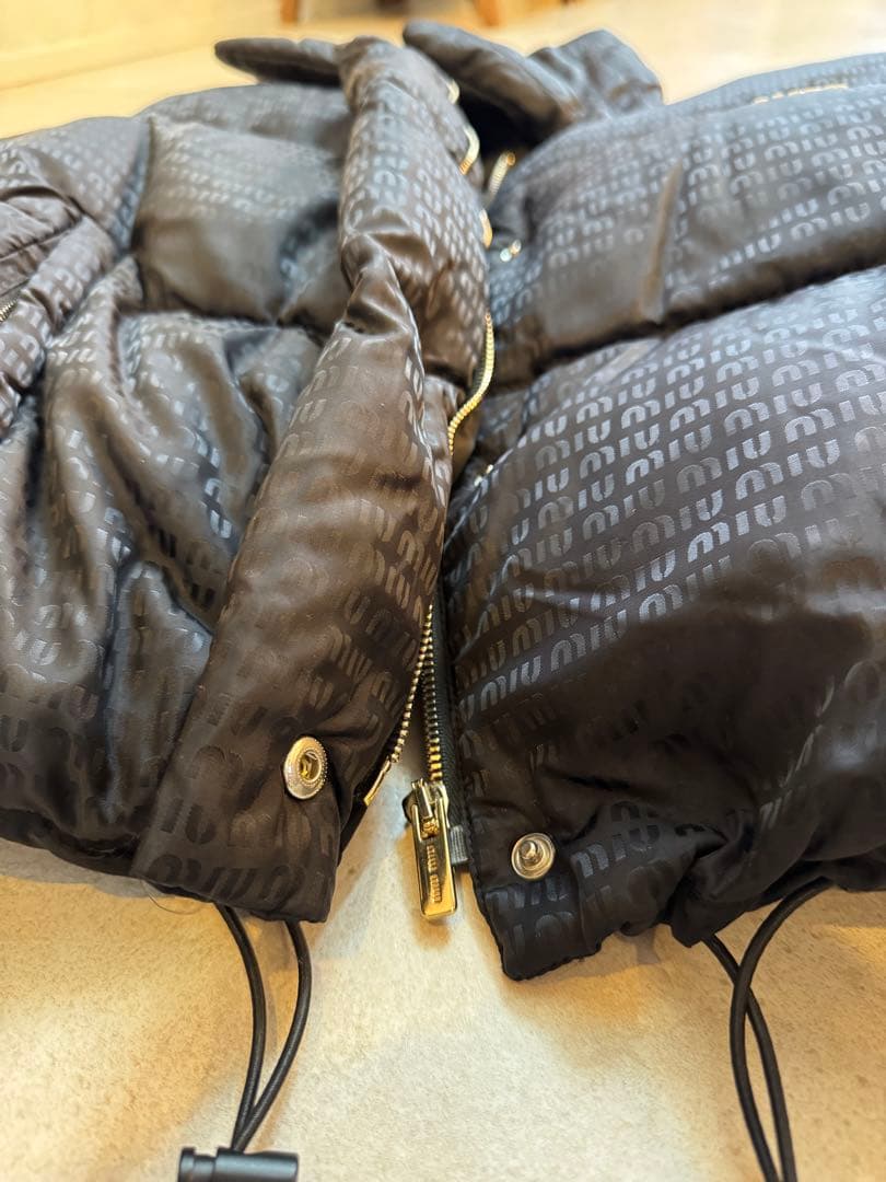 miu miuミュウミュウクロップド40ダウンジャケッブラック クリーニング済み