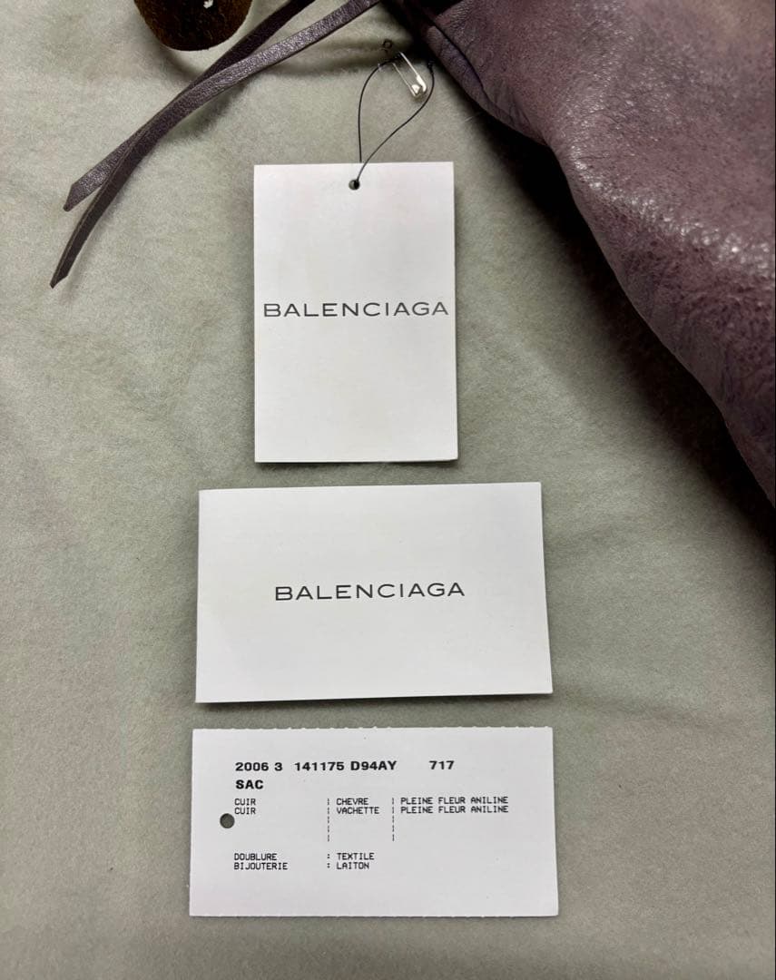 BALENCIAGA メッセンジャーバッグ。ショルダーバッグ。