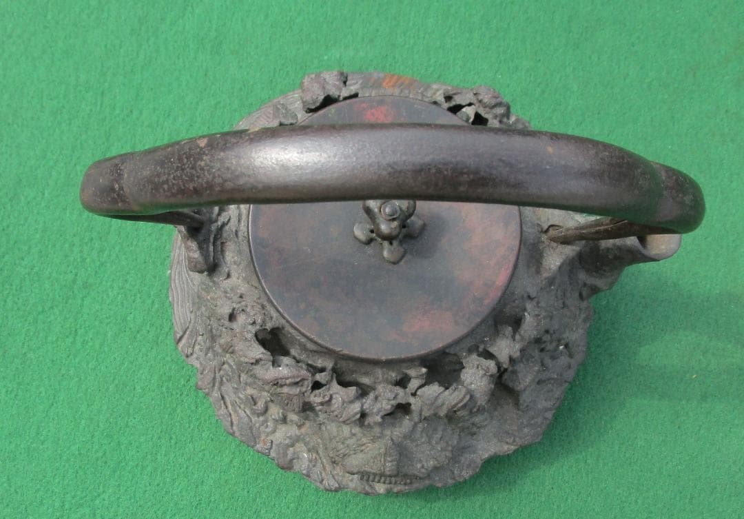 鉄瓶　銅蓋　蓋に龍文堂の銘　細工物　水漏れ等なし　飾り物　1個