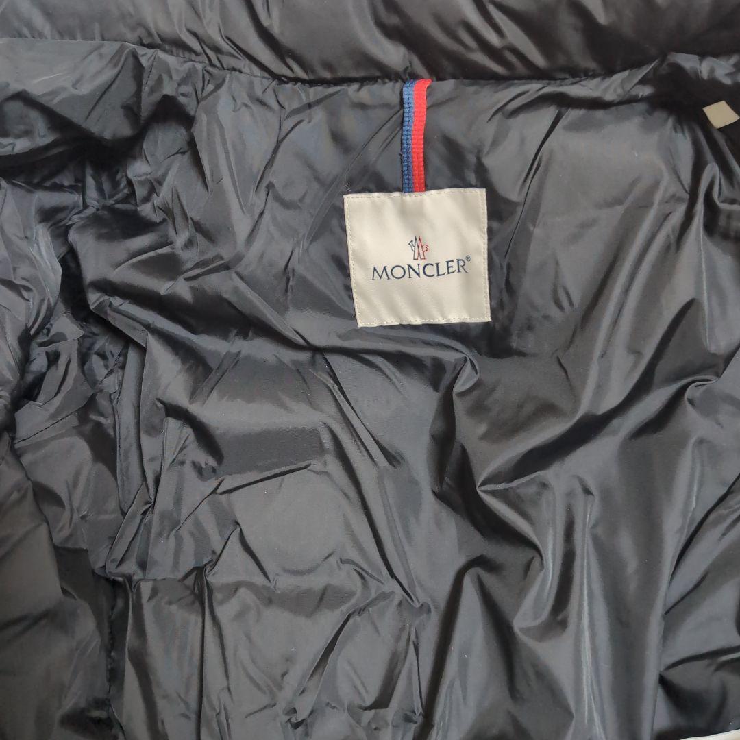 モンクレールジュニアダウンコートフード付き