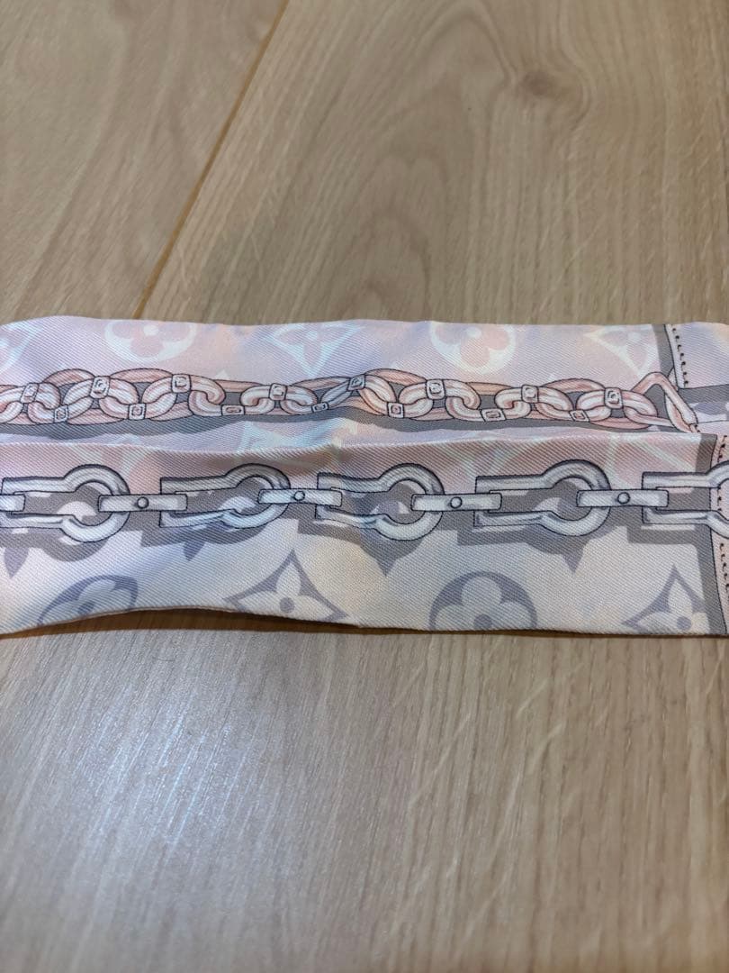 LOUIS VUITTON スカーフ ホワイト・グレー