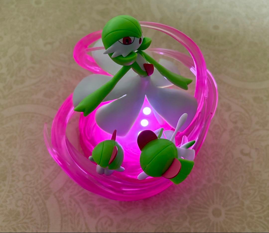 美品　ポケモン　ライトアップフィギュア ラルトス キルリア サーナイト