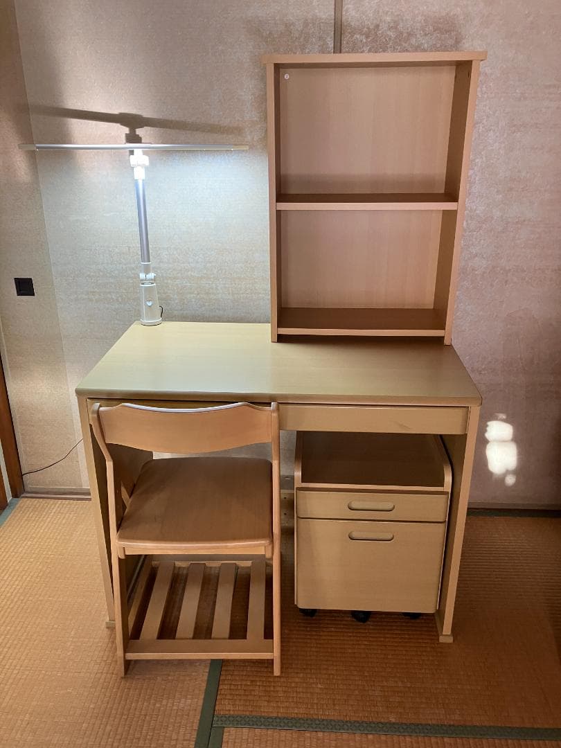 値下げしました！分解可能　子供用学習机　引き出し・本棚・椅子・照明ライト付き