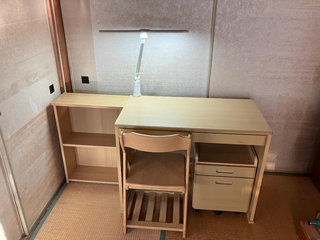値下げしました！分解可能　子供用学習机　引き出し・本棚・椅子・照明ライト付き