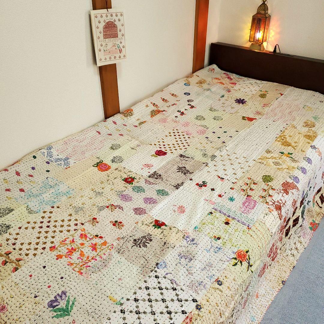 パッチワーク刺繍マルチカバー　ラリーキルト　シングルベッドi