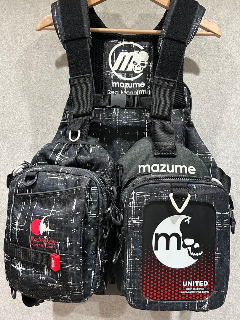 mazume Red Moon 16TH ライフジャケット