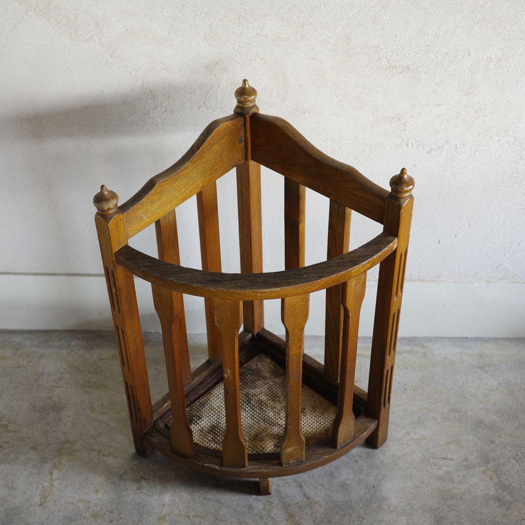 古家具　上品なコーナー型の傘立て