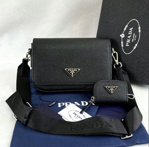 極美品 ブラックショルダーバッグレザー