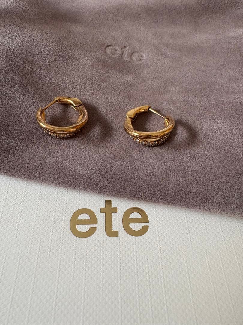 ete ビジューハグピアス