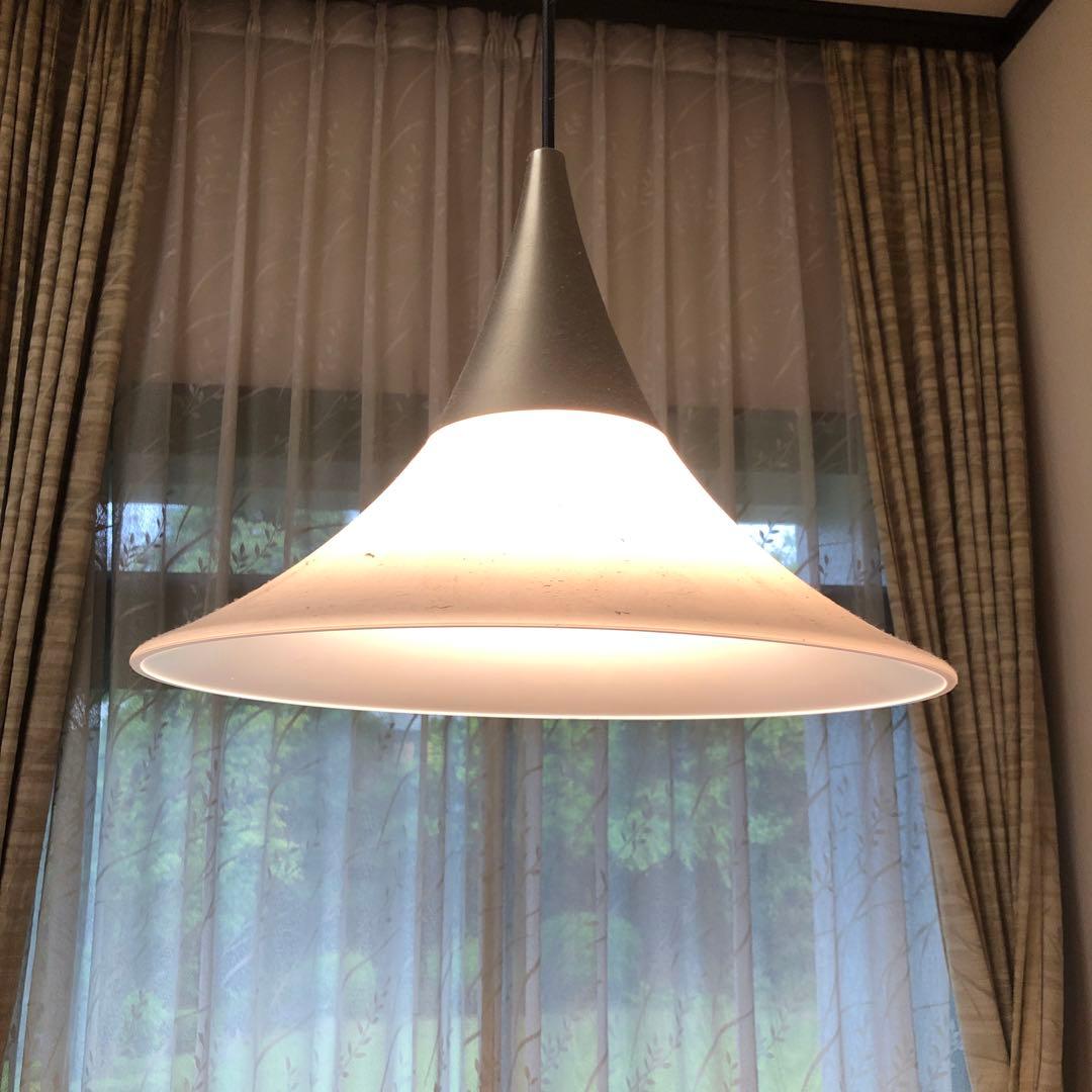 LIMBURG社製 乳白ガラス ペンダントライト ヤマギワ/照明 カッシーナ