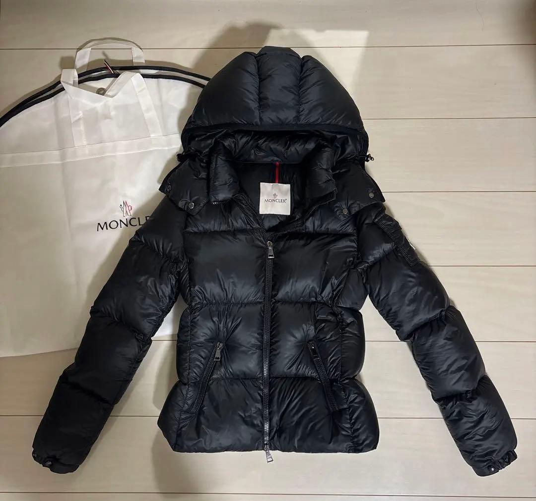 MONCLER モンクレール　ブラック ダウンフード付き