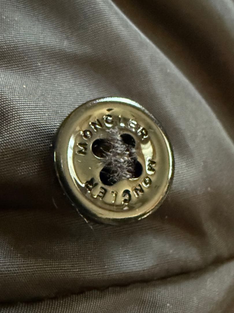 美品モンクレールファー付きダウンベスト