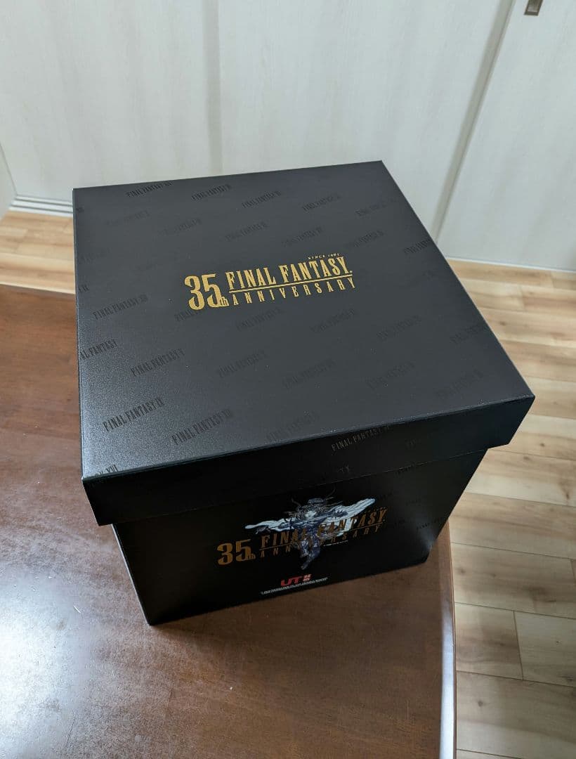 FFxユニクロ｜FF35th記念 ユニクロコラボTシャツ限定BOX