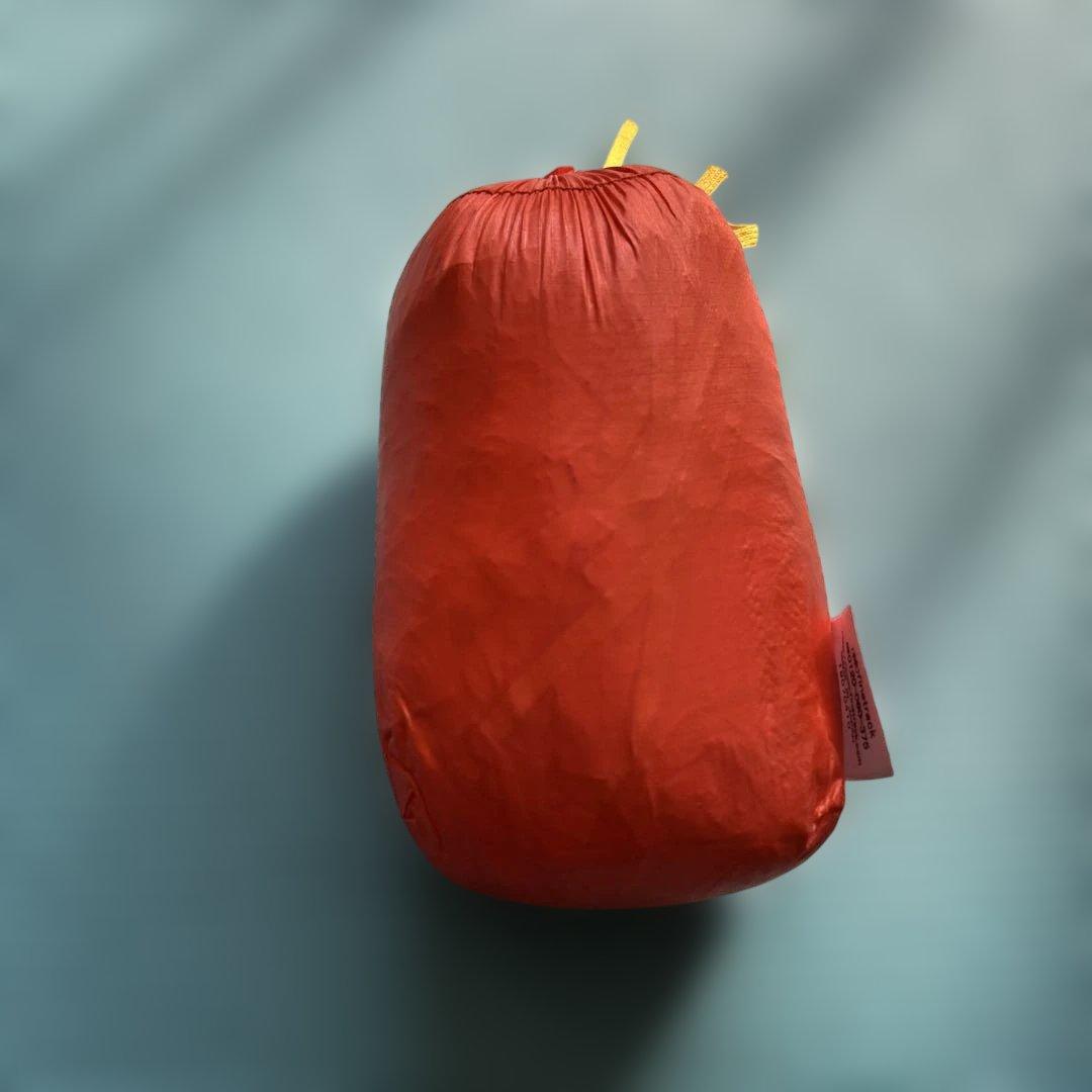 finetrack1〜2人用ツェルトと設置用ガイドライン2本つき（こちらは新品）