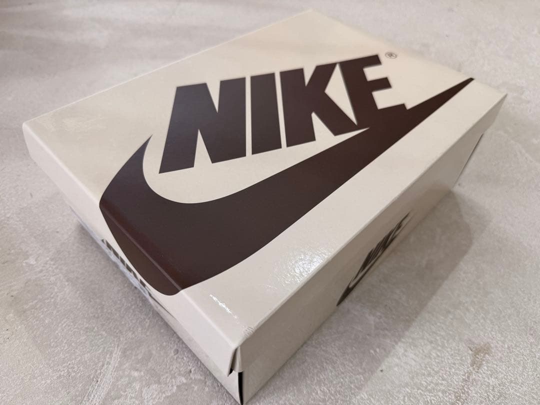 NIKE トラビススコット エアジョーダン1