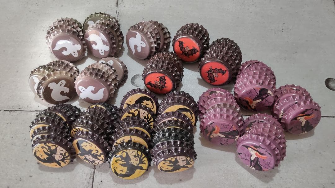 ♛ハロウィーンデザインの王冠まとめ売りです。♛合計401個