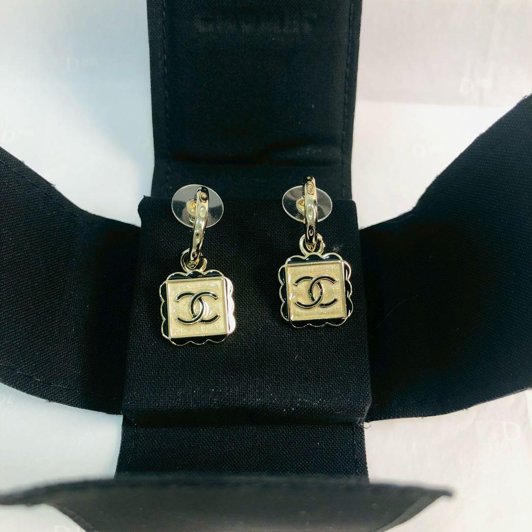 ♡CHANEL ココマーク スクエアモチーフピアスゴールドカラー 上品デザイン♡